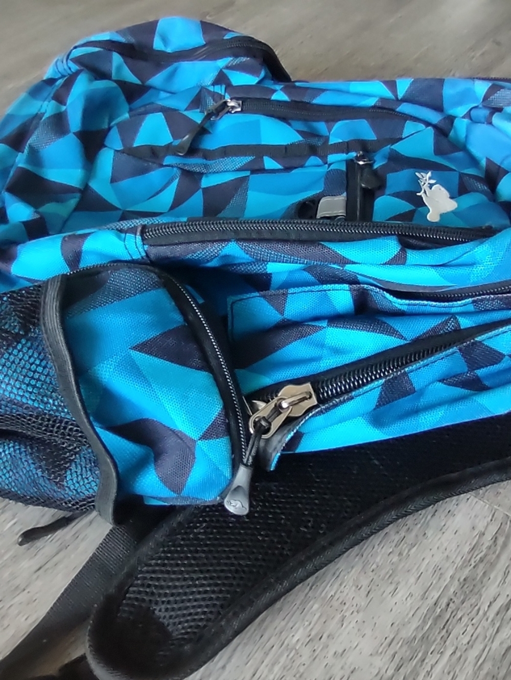 Pre Loved  Roots Blue Geometric Backpack - Picture 6 of 7